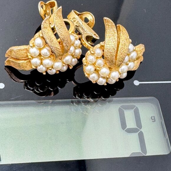 Vintage Trifari Gold-Tone Metal Wing Clip-On Earrings With Imitation Pearls - Picture 3 of 8